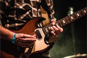 A simple introduction to basic chord theory for guitar
